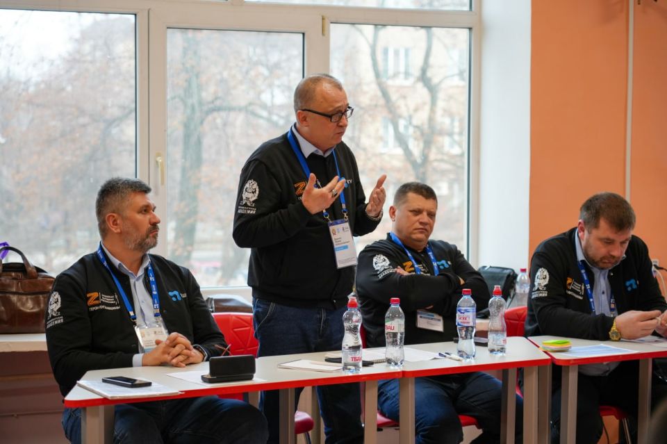 Итоговый экзамен: в Алчевске завершился 2 очный модуль кадрового проекта «Герои Луганщины» Итоговый экзамен: в Алчевске завершился 2 очный модуль кадрового проекта «Герои Луганщины»