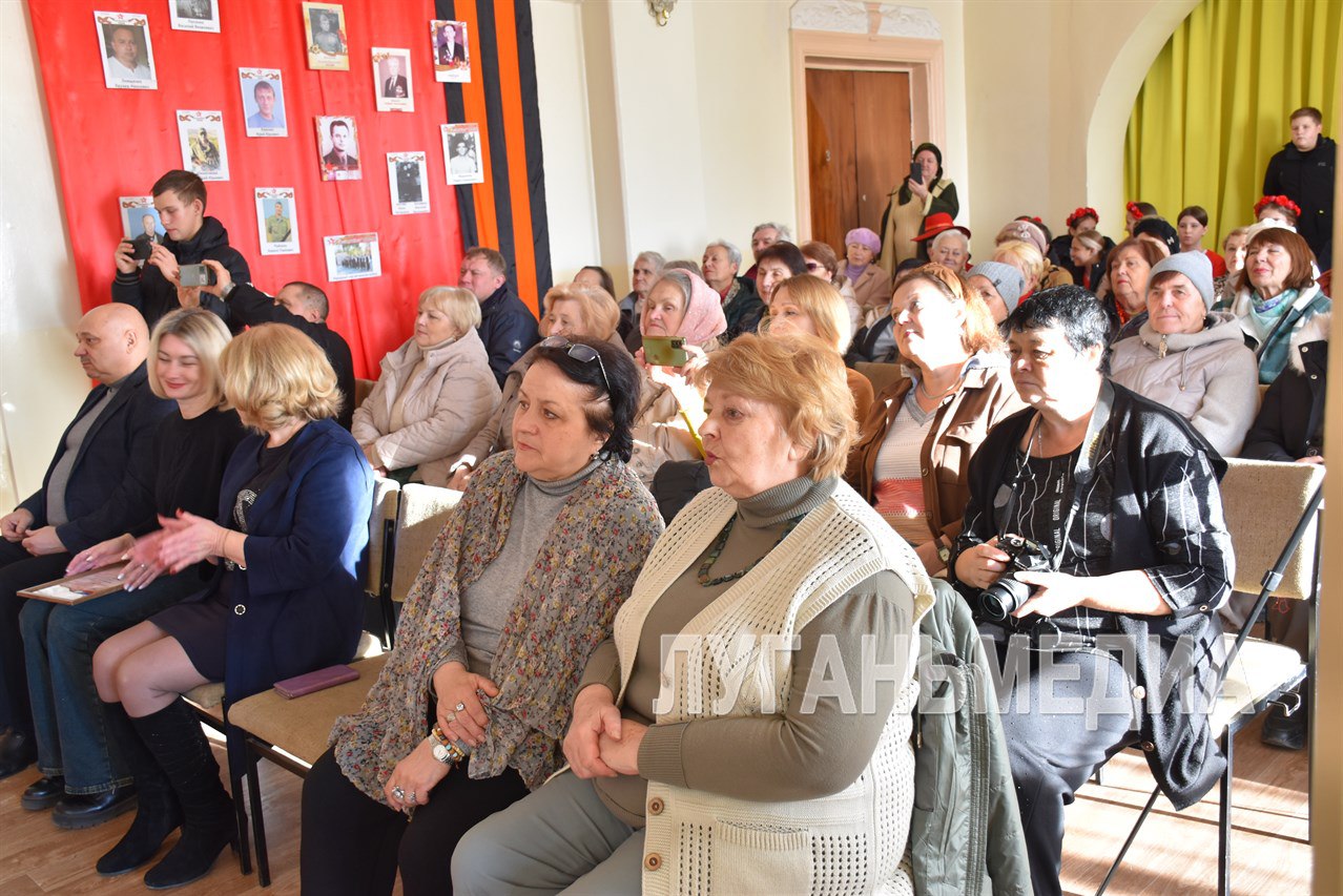 Народный хор Кировска «Алмаз» встретил свой юбилей – 50 лет успешного творческого пути! Народный хор Кировска «Алмаз» встретил свой юбилей – 50 лет успешного творческого пути!