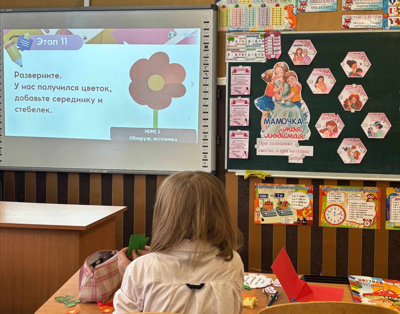 В преддверии Дня матери в ГБОУ ЛНР «Станично-Луганской средней школе им. Грекова П. М.» в 4-м классе был проведен трогательный мастер-класс по созданию открыток Ребята с огромным энтузиазмом и любовью мастерили своими... В преддверии Дня матери в ГБОУ ЛНР «Станично-Луганской средней школе им. Грекова П. М.» в 4-м классе был проведен трогательный мастер-класс по созданию открыток Ребята с огромным энтузиазмом и любовью мастерили своими...