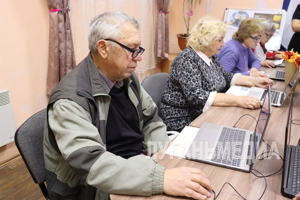 В Свердловске реализуется проект «Активное долголетие» В Свердловске реализуется проект «Активное долголетие»
