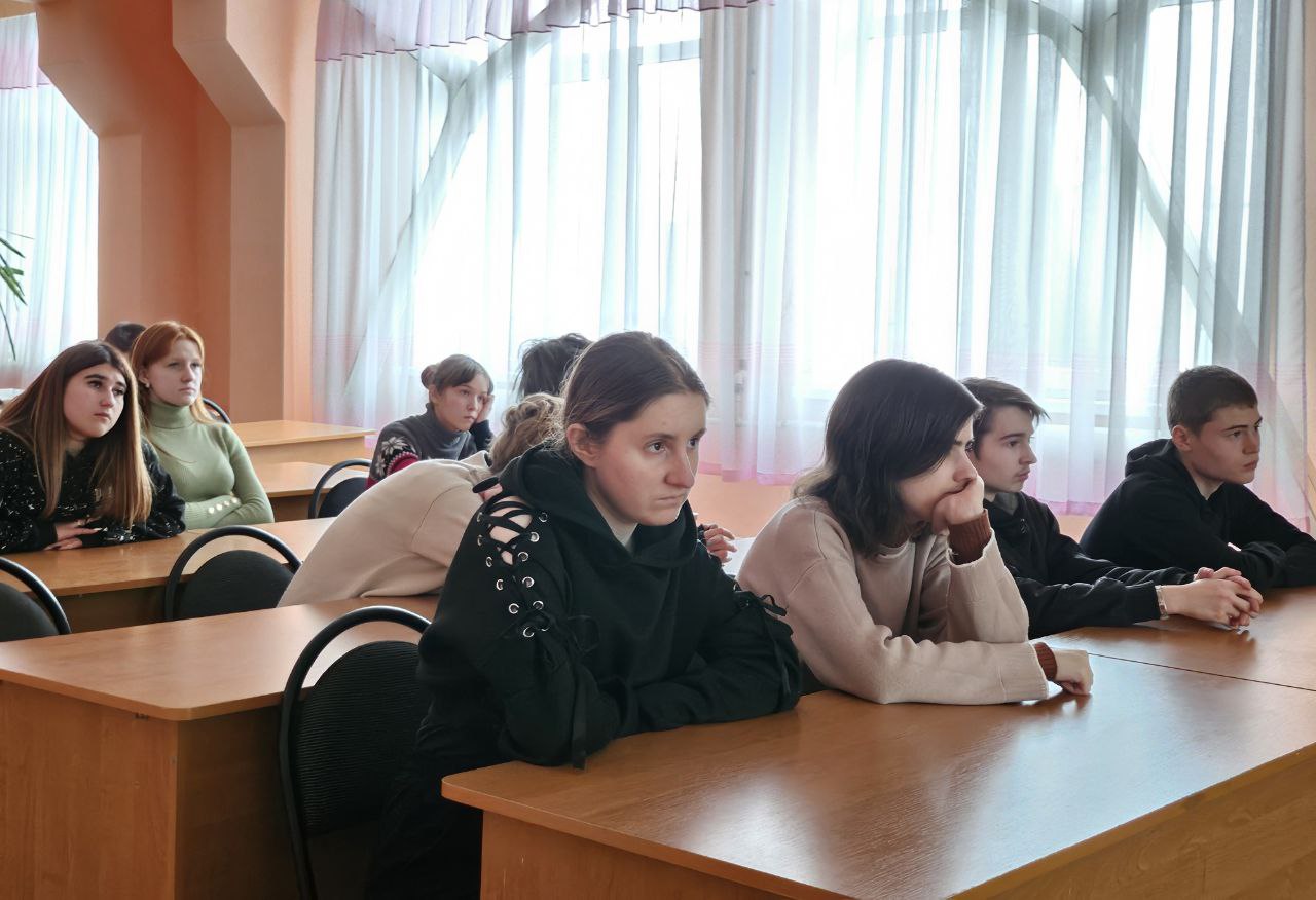 Студенты Брянковского колледжа ЛГПУ в течение ноября активно участвовали в мероприятиях, посвящённых презентации проекта «Аудиовизуальная энциклопедия этнокультур России» Студенты Брянковского колледжа ЛГПУ в течение ноября активно участвовали в мероприятиях, посвящённых презентации проекта «Аудиовизуальная энциклопедия этнокультур России»