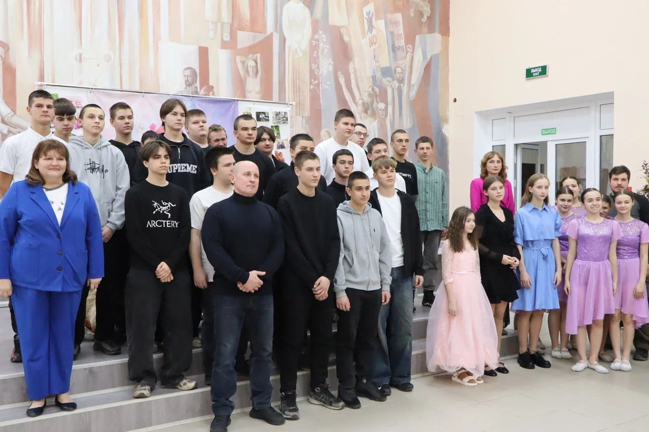 В Луганской библиотеке имени М. Горького состоялась литературно-музыкальная программа «С любовью о маме», приуроченная ко Дню матери В Луганской библиотеке имени М. Горького состоялась литературно-музыкальная программа «С любовью о маме», приуроченная ко Дню матери