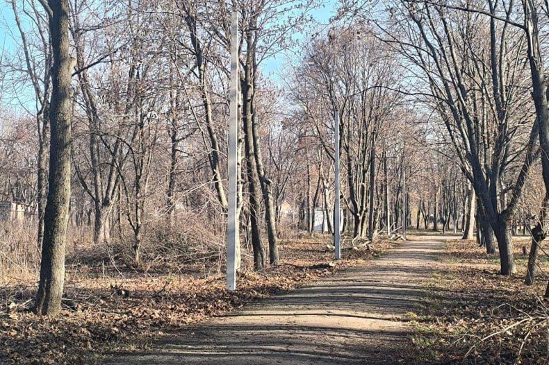Специалисты МУП «Горсвет» благоустраивают Парк культуры и отдыха им. Героев Сталинградской битвы Специалисты МУП «Горсвет» благоустраивают Парк культуры и отдыха им. Героев Сталинградской битвы