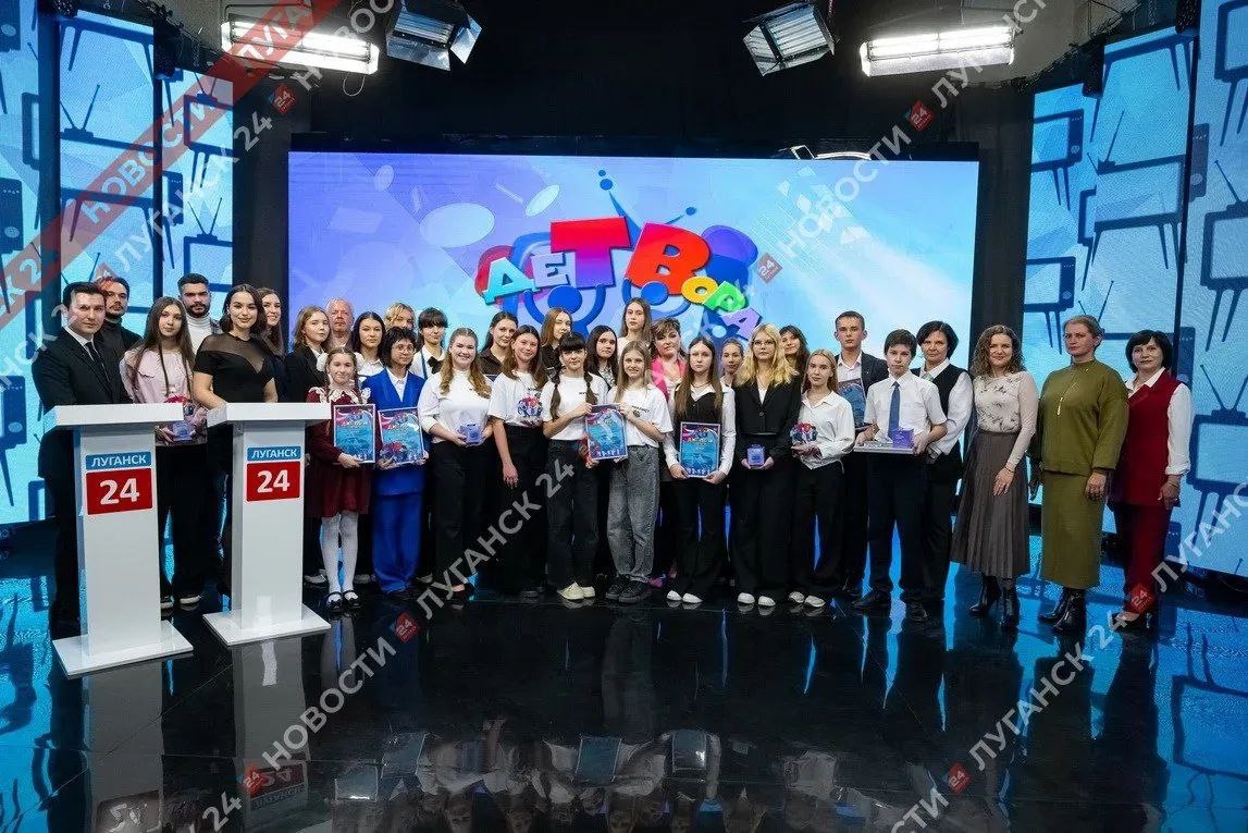 Фанфары! Конфетти!!. В ГТРК ЛНР прошла церемония награждения победителей II Республиканского телевизионного конкурса «ДеТВора»! Участницы Школьного телевидения "Media vision" ГБОУ ЛНР "Станично-Луганская специализированная... Фанфары! Конфетти!!. В ГТРК ЛНР прошла церемония награждения победителей II Республиканского телевизионного конкурса «ДеТВора»! Участницы Школьного телевидения "Media vision" ГБОУ ЛНР "Станично-Луганская специализированная...
