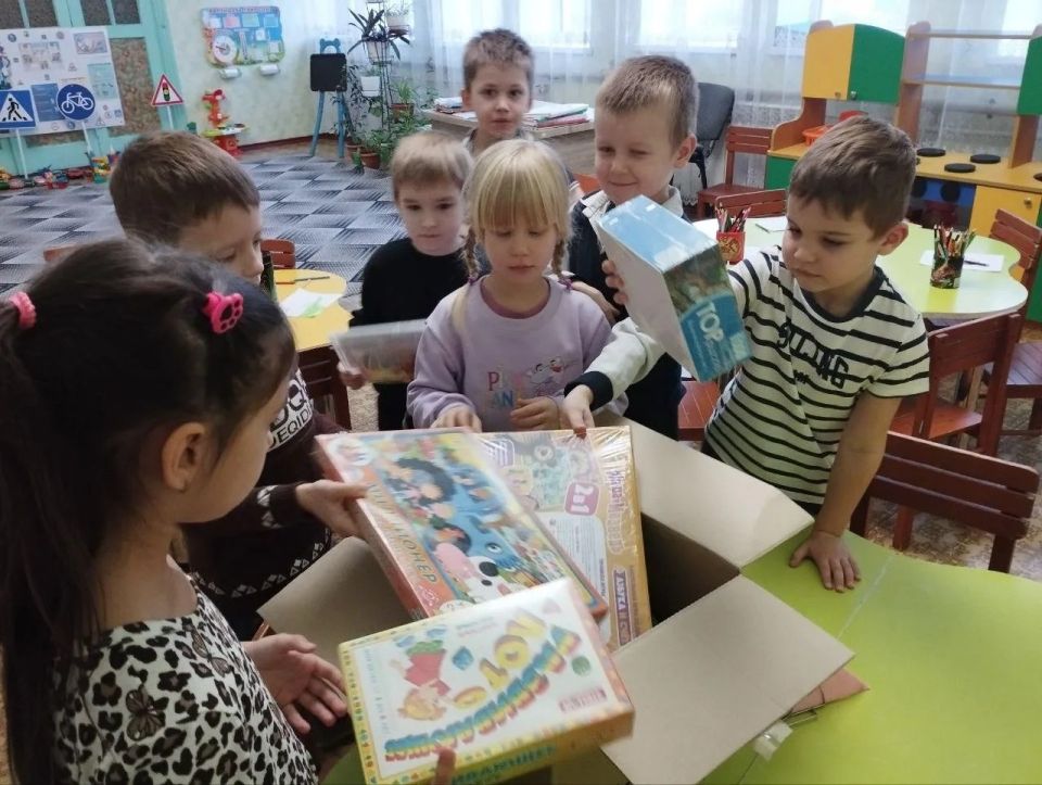 Ровенчане приняли участие в ежегодной Акции "Коробка храбрости", направленной на поддержку маленьких пациентов, которые проходят длительное лечение в медицинских учреждениях Ровенчане приняли участие в ежегодной Акции "Коробка храбрости", направленной на поддержку маленьких пациентов, которые проходят длительное лечение в медицинских учреждениях