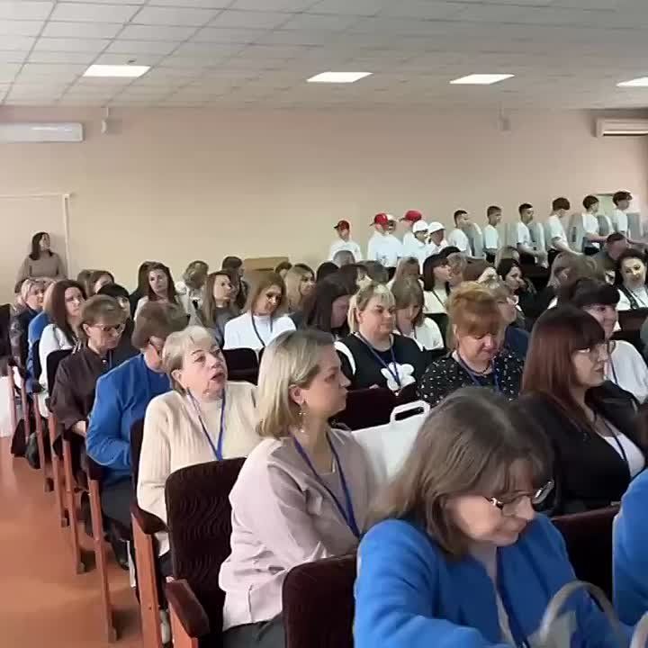 В Луганске дали старт Региональному форуму классных руководителей