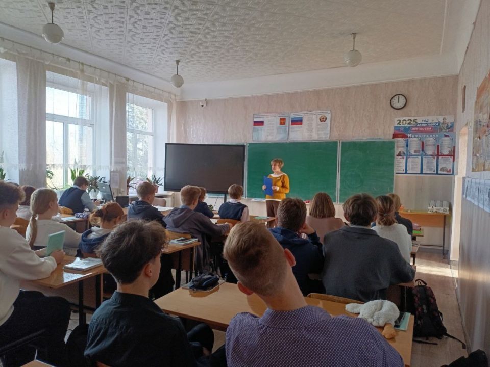 В Лутугинской средней школе №1 прошло занятие для 9-классников: "Особенности подросткового возраста" В Лутугинской средней школе №1 прошло занятие для 9-классников: "Особенности подросткового возраста"