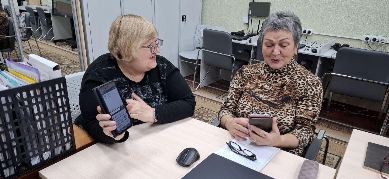 26 ноября в Краснолучской центральной городской библиотеке им. Н.К. Крупской группа слушателей Университета третьего возраста успешно завершила курсы компьютерной грамотности 26 ноября в Краснолучской центральной городской библиотеке им. Н.К. Крупской группа слушателей Университета третьего возраста успешно завершила курсы компьютерной грамотности