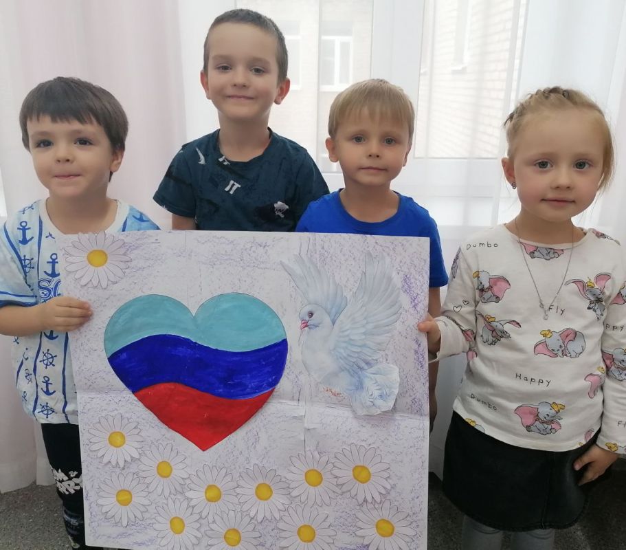 В образовательных учреждениях Краснолучского городского округа прошли патриотические мероприятия В образовательных учреждениях Краснолучского городского округа прошли патриотические мероприятия