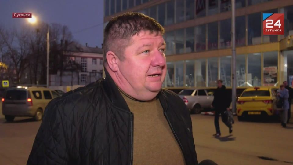 Пруд из нечистот затопил улицу Штеровскую и одноимённый переулок в Луганске