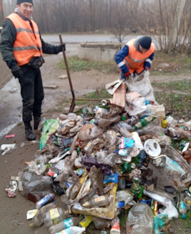 Коммунальные службы проводят работы на территории города Коммунальные службы проводят работы на территории города