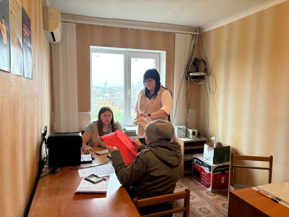 Светлана Гизай: В рамках рабочей поездки вместе с муниципальным депутатом, исполнительным секретарем Славяносербского отделения «Единой России» Светланой Мовчан, посетили выездной прием бригады МФЦ в селе Желтое Светлана Гизай: В рамках рабочей поездки вместе с муниципальным депутатом, исполнительным секретарем Славяносербского отделения «Единой России» Светланой Мовчан, посетили выездной прием бригады МФЦ в селе Желтое