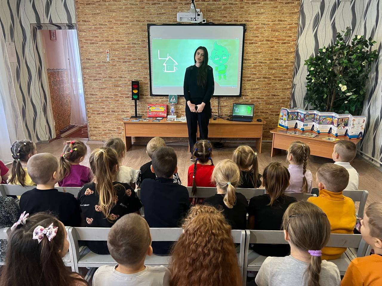 Сотрудники Госавтоинспекции провели профилактические мероприятия с самыми маленькими участниками дорожного движения Сотрудники Госавтоинспекции провели профилактические мероприятия с самыми маленькими участниками дорожного движения