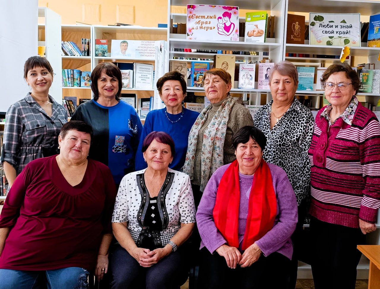 В Центральной библиотеке Троицкого МО состоялся праздничный калейдоскоп В Центральной библиотеке Троицкого МО состоялся праздничный калейдоскоп