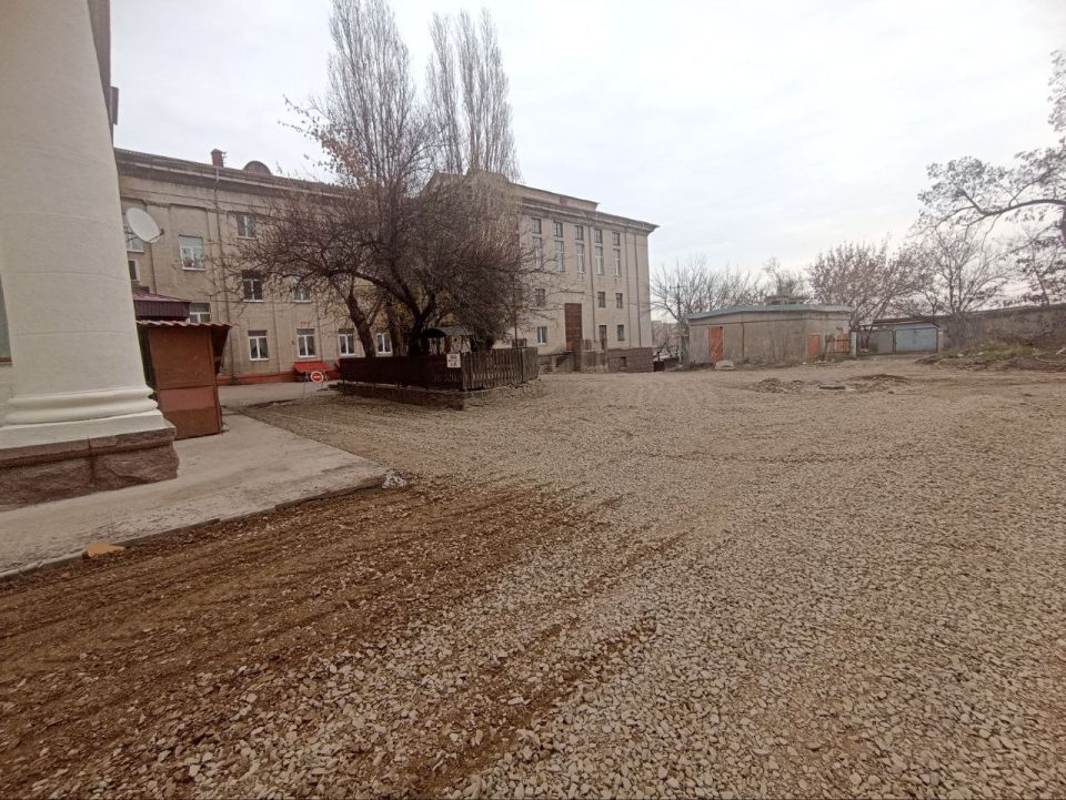 В Краснодоне продолжается благоустройство территории около Дворца культуры имени «Молодой Гвардии», которое реализует шеф-регион Тюменская область после завершения капитального ремонта фасада ДК В Краснодоне продолжается благоустройство территории около Дворца культуры имени «Молодой Гвардии», которое реализует шеф-регион Тюменская область после завершения капитального ремонта фасада ДК