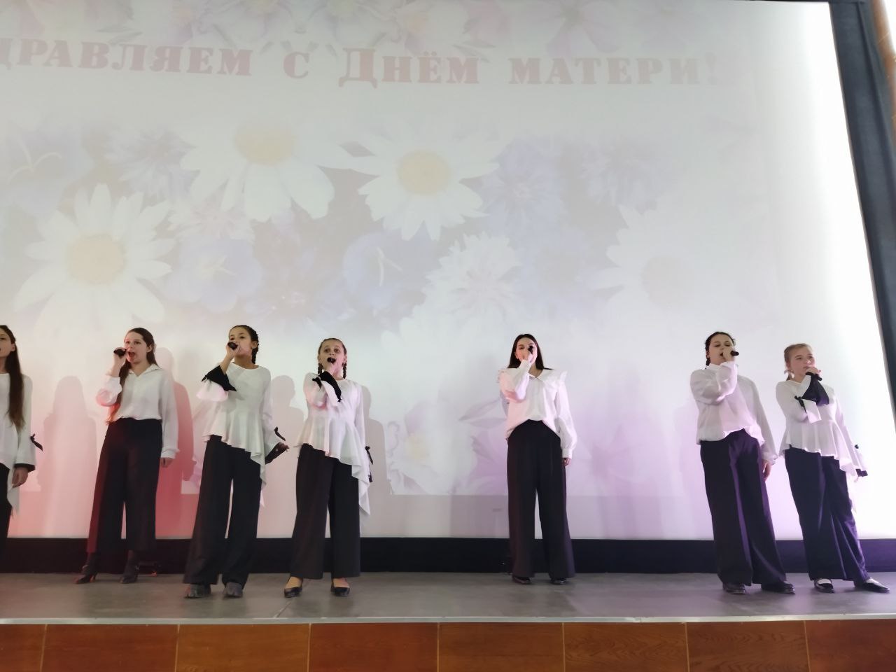 В городе Ровеньки состоялось торжественное мероприятие, посвященное одному из самых светлых и трогательных праздников – Дню матери В городе Ровеньки состоялось торжественное мероприятие, посвященное одному из самых светлых и трогательных праздников – Дню матери