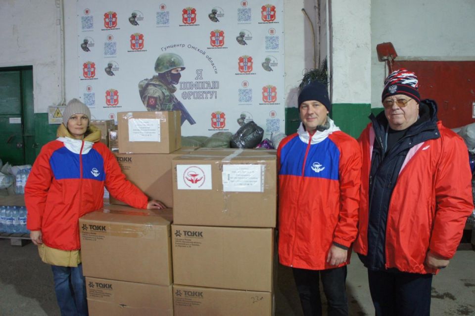 Новогодние подарки из Омска едут к детям медработников Стаханова