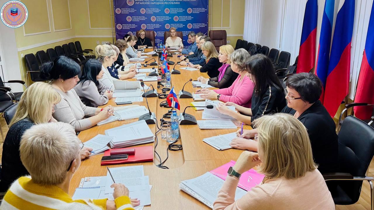 В Минтруда ЛНР прошло заседание Комиссии по вопросам чернобыльцев В Минтруда ЛНР прошло заседание Комиссии по вопросам чернобыльцев