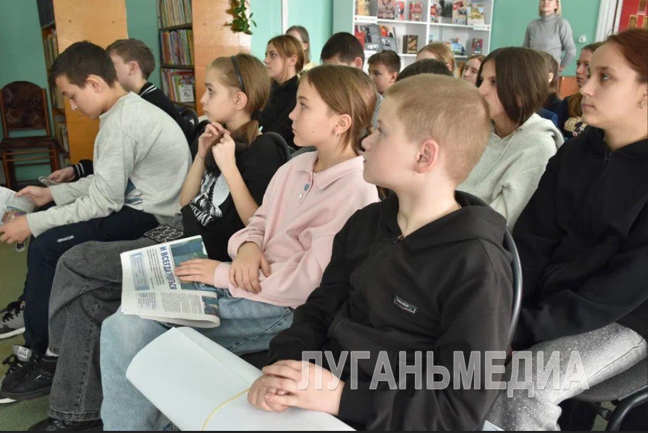 В преддверии Всемирного дня информации сотрудники Кировской детской библиотеки провели для молодежи города познавательное мероприятие «Информационный калейдоскоп» В преддверии Всемирного дня информации сотрудники Кировской детской библиотеки провели для молодежи города познавательное мероприятие «Информационный калейдоскоп»