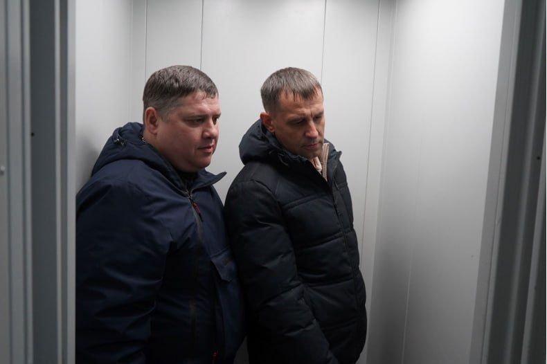 Игорь Ковальчук с представителями Красноярского края оценил ремонт кровель и лифтов МКД кв. 60 лет СССР Игорь Ковальчук с представителями Красноярского края оценил ремонт кровель и лифтов МКД кв. 60 лет СССР