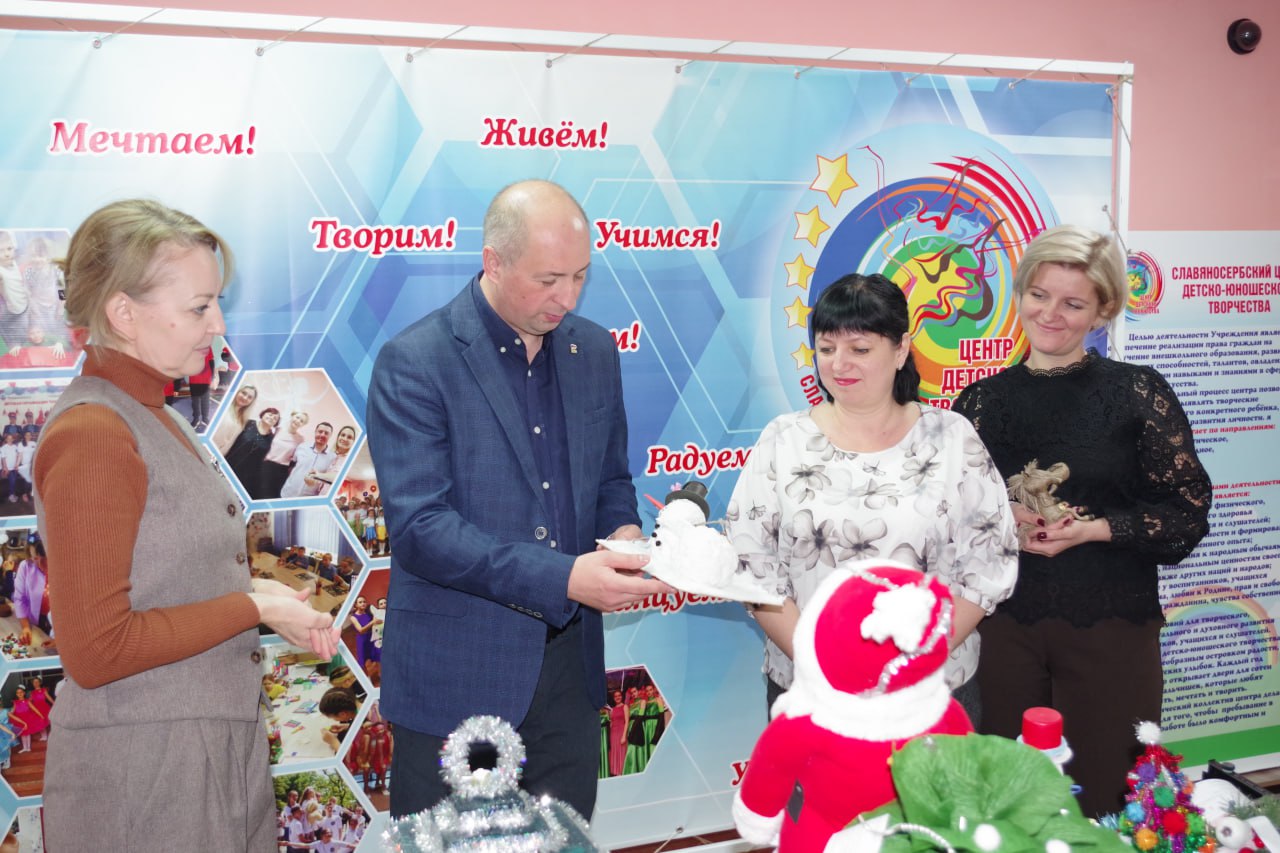 Сергей Крамаренко: В Славяносербском центре детского и юношеского творчества были подведены итоги первого муниципального этапа республиканской выставки-конкурса «Зима — пора чудес» Сергей Крамаренко: В Славяносербском центре детского и юношеского творчества были подведены итоги первого муниципального этапа республиканской выставки-конкурса «Зима — пора чудес»