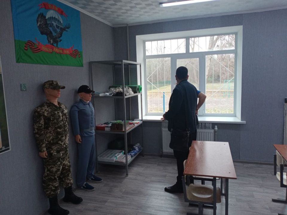 Олег Коваль: Сегодня я посетил ГБОУ ЛНР «Лиманская средняя школа» с целью ознакомиться с условиями обучения, оценить состояние материально-технической базы и обсудить вопросы развития системы образования в Старобельском... Олег Коваль: Сегодня я посетил ГБОУ ЛНР «Лиманская средняя школа» с целью ознакомиться с условиями обучения, оценить состояние материально-технической базы и обсудить вопросы развития системы образования в Старобельском...