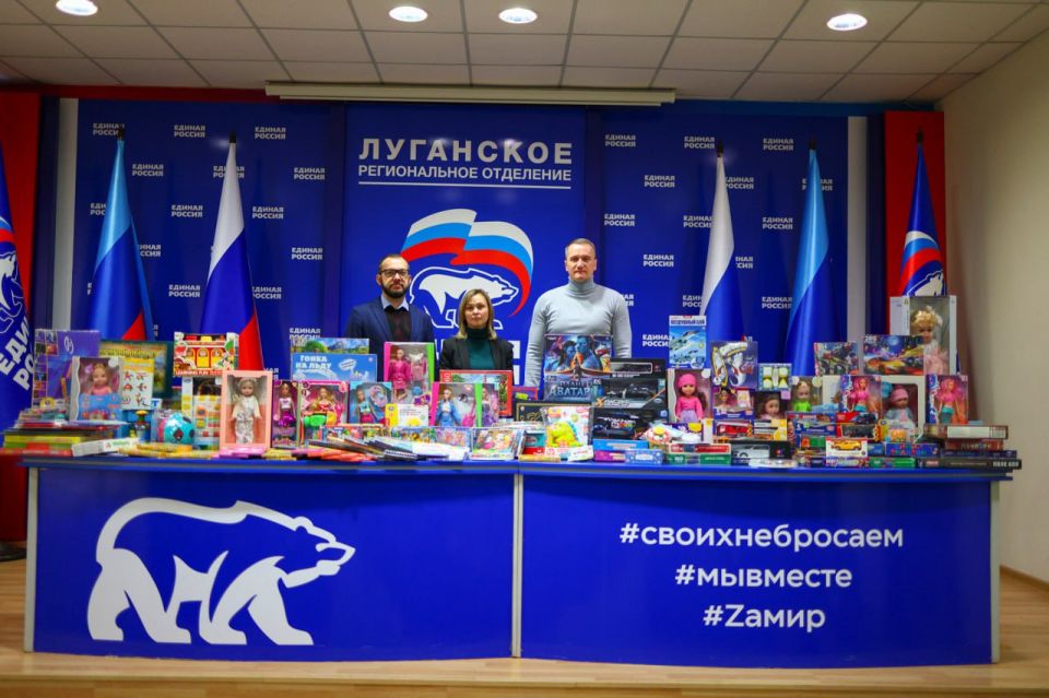 Аппарат Народного Совета ЛНР принял участие в ежегодной акции «Коробка храбрости»