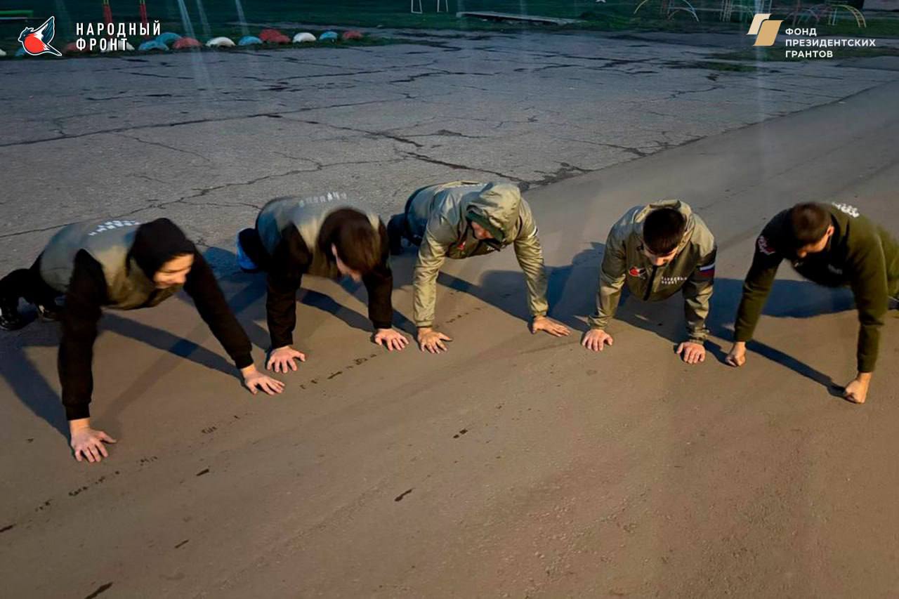 Спорт как привычка. Молодёжка НФ города Стаханов с активистами собрались на спортивной площадке Упражнения по программе: Спорт как привычка. Молодёжка НФ города Стаханов с активистами собрались на спортивной площадке Упражнения по программе: