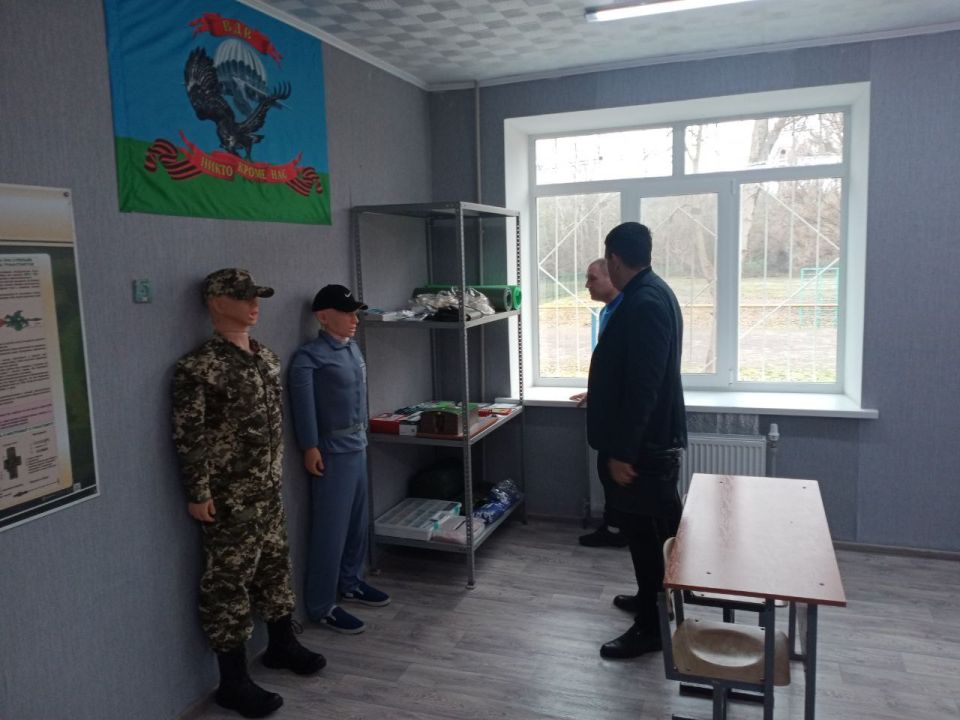 Олег Коваль: Сегодня я посетил ГБОУ ЛНР «Лиманская средняя школа» с целью ознакомиться с условиями обучения, оценить состояние материально-технической базы и обсудить вопросы развития системы образования в Старобельском... Олег Коваль: Сегодня я посетил ГБОУ ЛНР «Лиманская средняя школа» с целью ознакомиться с условиями обучения, оценить состояние материально-технической базы и обсудить вопросы развития системы образования в Старобельском...