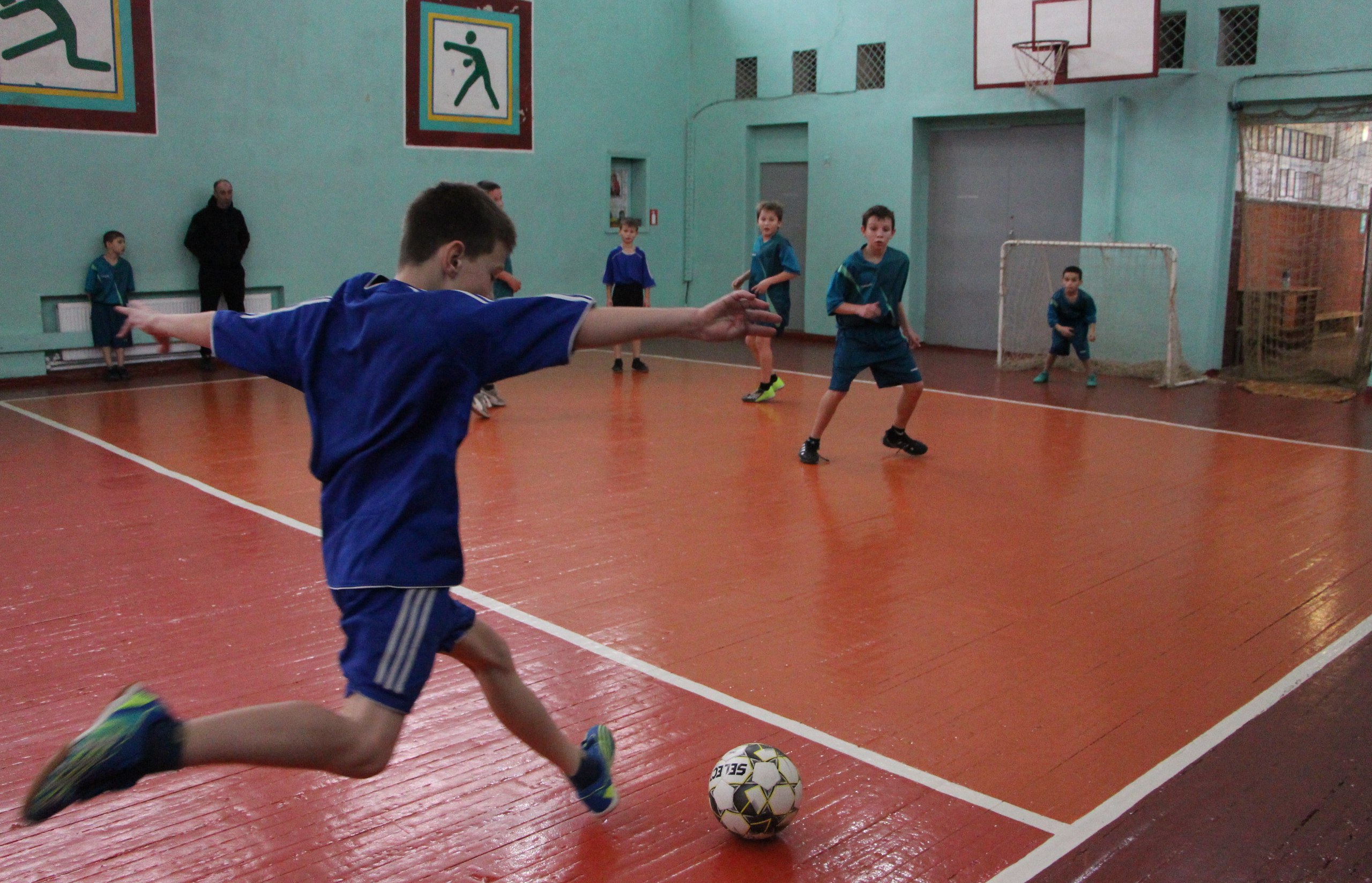 Турнир по футзалу ко Дню флага: юные спортсмены в игре! Турнир по футзалу ко Дню флага: юные спортсмены в игре!