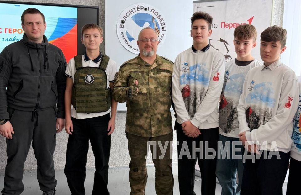 Школьники Краснолучского округа встретились с военнослужащими медицинской роты Школьники Краснолучского округа встретились с военнослужащими медицинской роты
