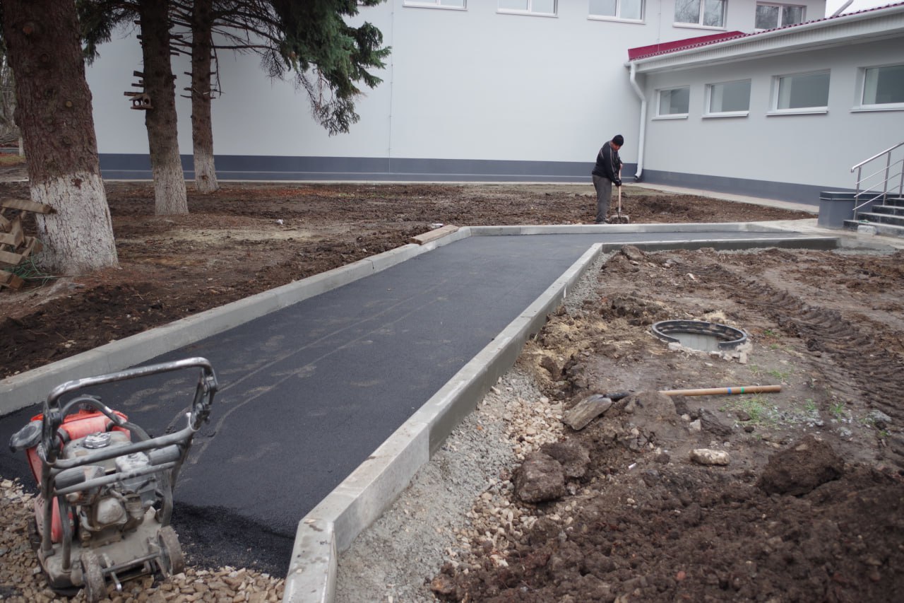 Сергей Крамаренко: В ходе рабочей поездки в поселок Металлист, посмотрел ход выполнения ремонтных работ на объекте Металлистский Дом культуры