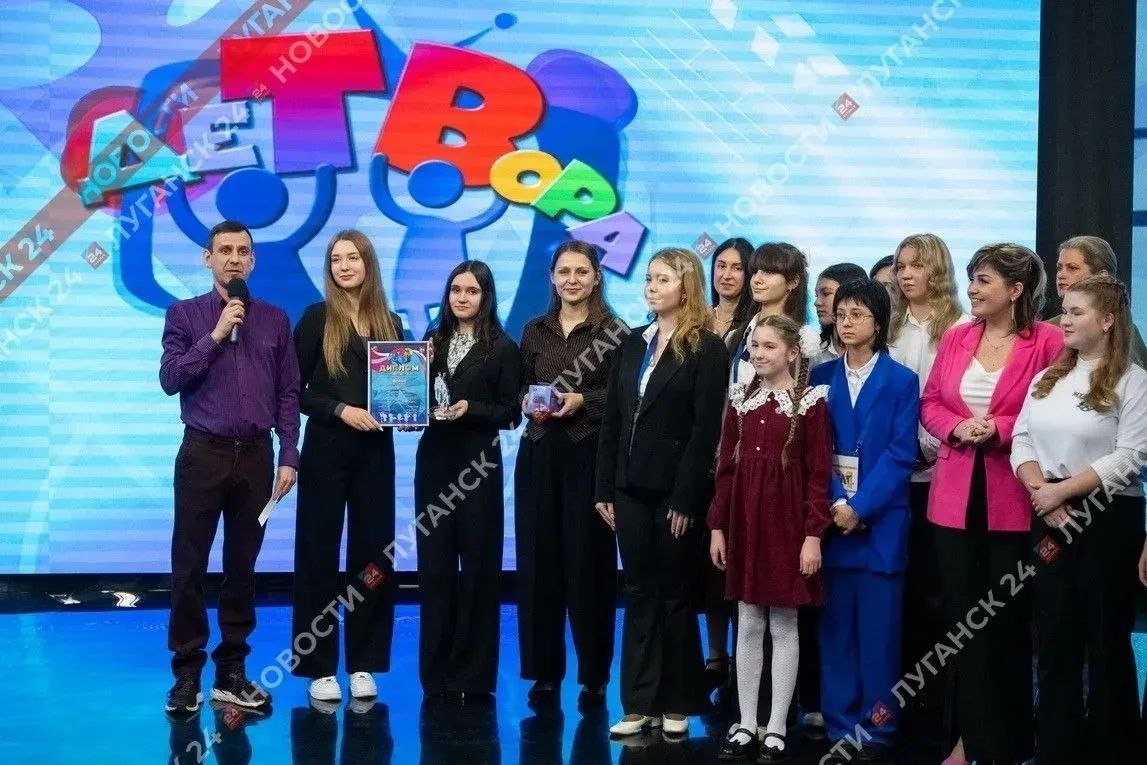 Фанфары! Конфетти!!. В ГТРК ЛНР прошла церемония награждения победителей II Республиканского телевизионного конкурса «ДеТВора»! Участницы Школьного телевидения "Media vision" ГБОУ ЛНР "Станично-Луганская специализированная... Фанфары! Конфетти!!. В ГТРК ЛНР прошла церемония награждения победителей II Республиканского телевизионного конкурса «ДеТВора»! Участницы Школьного телевидения "Media vision" ГБОУ ЛНР "Станично-Луганская специализированная...