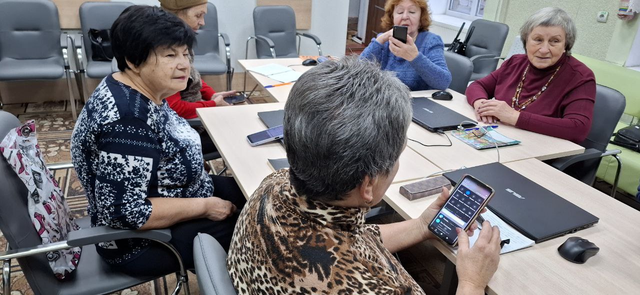 26 ноября в Краснолучской центральной городской библиотеке им. Н.К. Крупской группа слушателей Университета третьего возраста успешно завершила курсы компьютерной грамотности 26 ноября в Краснолучской центральной городской библиотеке им. Н.К. Крупской группа слушателей Университета третьего возраста успешно завершила курсы компьютерной грамотности