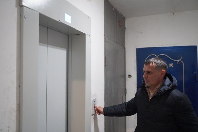 Игорь Ковальчук с представителями Красноярского края оценил ремонт кровель и лифтов МКД кв. 60 лет СССР Игорь Ковальчук с представителями Красноярского края оценил ремонт кровель и лифтов МКД кв. 60 лет СССР