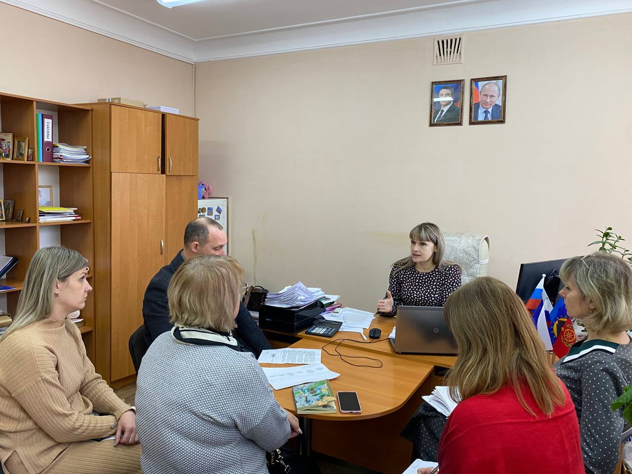 Заместитель главы Администрации Антрацитовского округа, председатель комиссии по делам несовершеннолетних Наталья Шаталова совместно с директорами спортивных учреждений округа провела совещание по вопросам организации и...