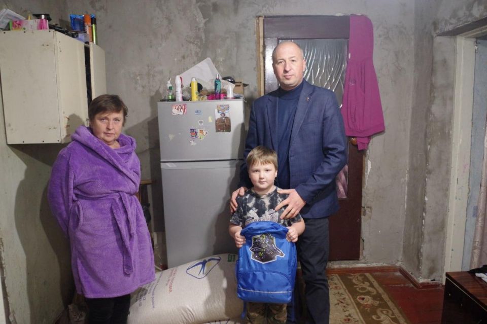 Многодетным семьям Славяносербщины доставляют крупы с Алтая Многодетным семьям Славяносербщины доставляют крупы с Алтая