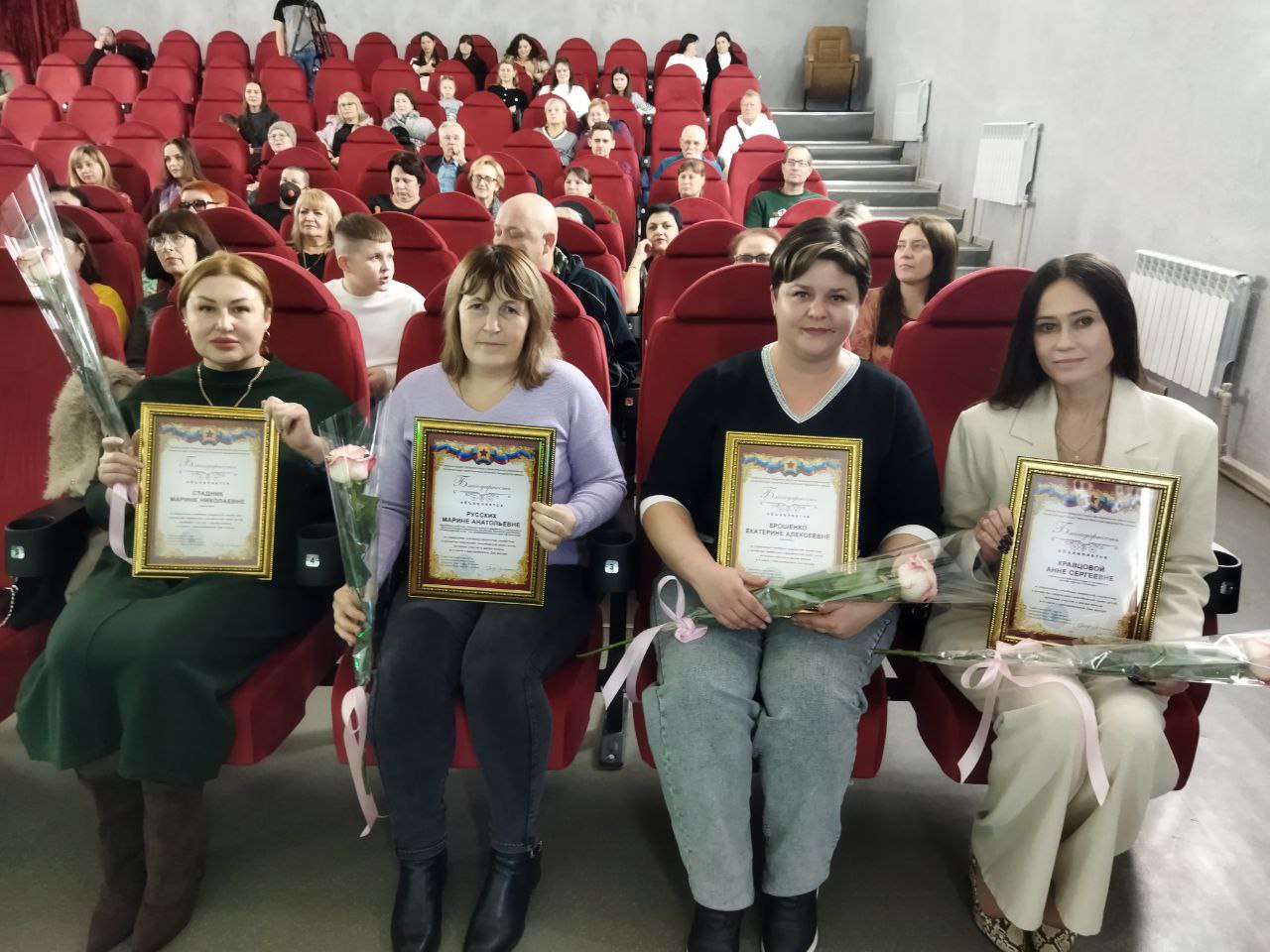 В городе Ровеньки состоялось торжественное мероприятие, посвященное одному из самых светлых и трогательных праздников – Дню матери В городе Ровеньки состоялось торжественное мероприятие, посвященное одному из самых светлых и трогательных праздников – Дню матери