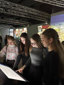 Яркий и насыщенный событиями день выдался у группы обучающихся Ровеньковской гимназии № 1