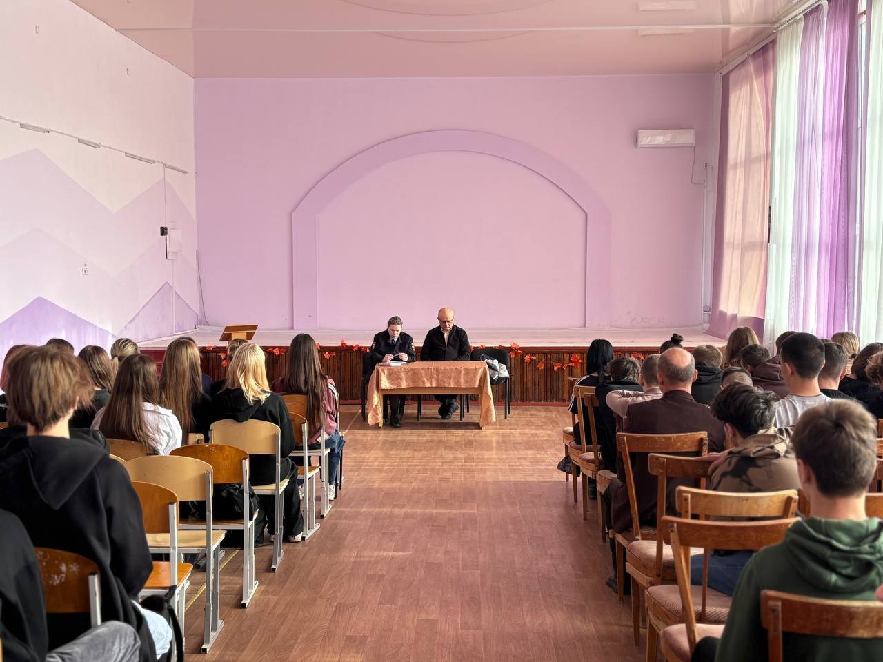 В Ровеньковской школе №3 прошла важная и познавательная встреча для старшеклассников