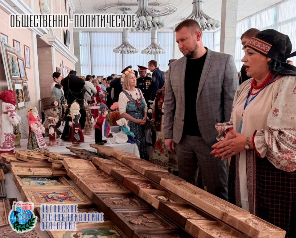 4 ноября в Луганском академическом русском драматическом театре имени Павла Луспекаева состоялось мероприятие «#МыВместе», приуроченное ко Дню народного единства 4 ноября в Луганском академическом русском драматическом театре имени Павла Луспекаева состоялось мероприятие «#МыВместе», приуроченное ко Дню народного единства