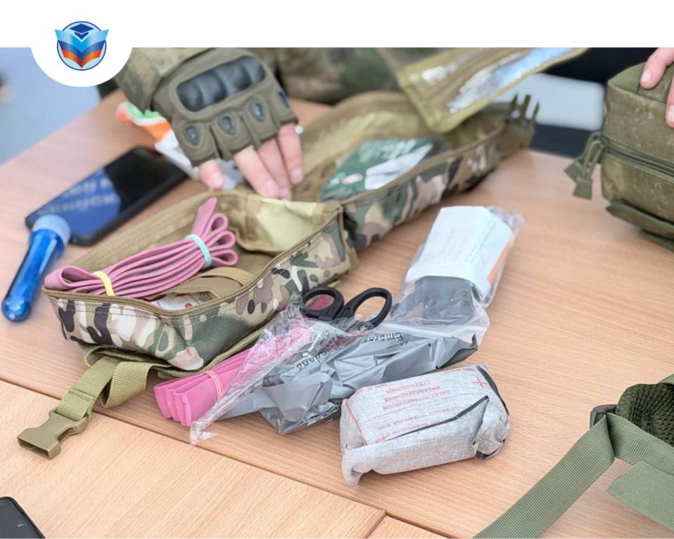 Встреча с героями. Краснолучскую школу №4 посетили военнослужащие медицинской роты добровольческого отряда имени Александра Невского Встреча с героями. Краснолучскую школу №4 посетили военнослужащие медицинской роты добровольческого отряда имени Александра Невского