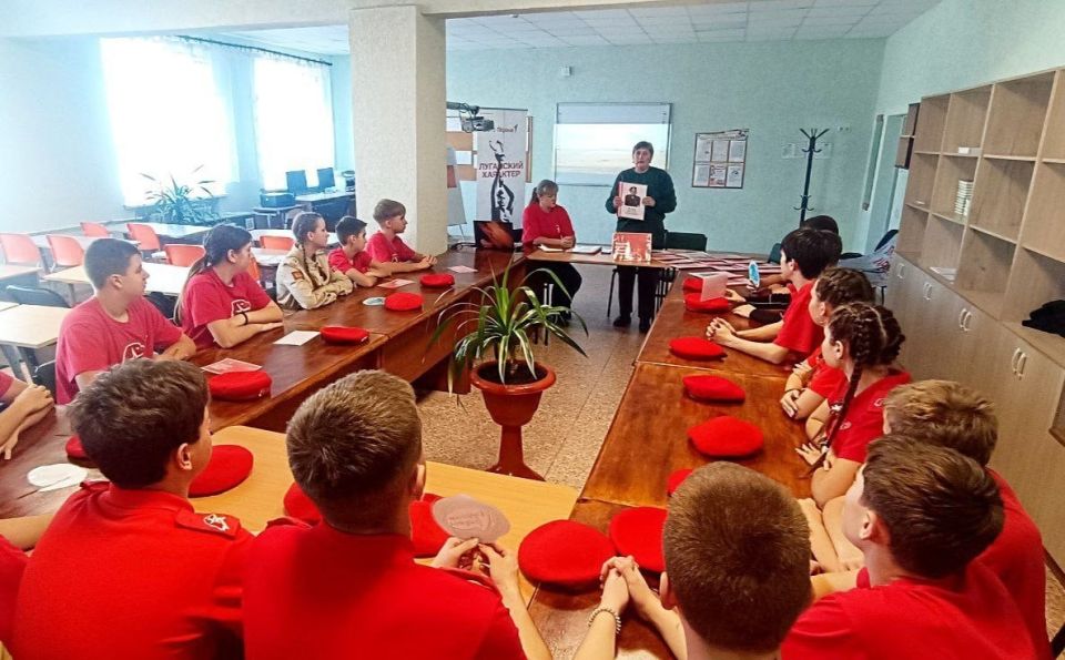 В ГБОУ ЛНР «Беловодская СШ №1» прошел «Урок мужества» В ГБОУ ЛНР «Беловодская СШ №1» прошел «Урок мужества»
