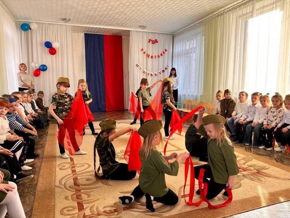 Дошкольники из Молодогвардейска приняли участие в патриотическом мероприятии Дошкольники из Молодогвардейска приняли участие в патриотическом мероприятии