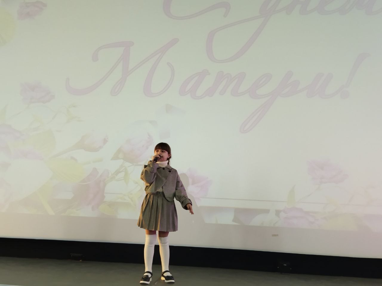 В городе Ровеньки состоялось торжественное мероприятие, посвященное одному из самых светлых и трогательных праздников – Дню матери В городе Ровеньки состоялось торжественное мероприятие, посвященное одному из самых светлых и трогательных праздников – Дню матери