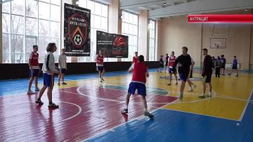 Чемпионат школьной баскетбольной лиги «КЭС-Баскет» объединил команды из пяти школ Антрацитовского муниципального округа