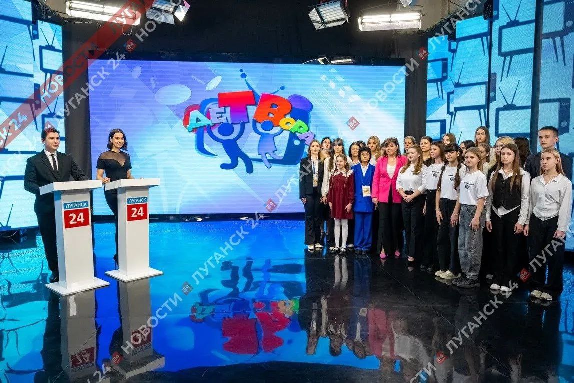 Фанфары! Конфетти!!. В ГТРК ЛНР прошла церемония награждения победителей II Республиканского телевизионного конкурса «ДеТВора»! Участницы Школьного телевидения "Media vision" ГБОУ ЛНР "Станично-Луганская специализированная... Фанфары! Конфетти!!. В ГТРК ЛНР прошла церемония награждения победителей II Республиканского телевизионного конкурса «ДеТВора»! Участницы Школьного телевидения "Media vision" ГБОУ ЛНР "Станично-Луганская специализированная...