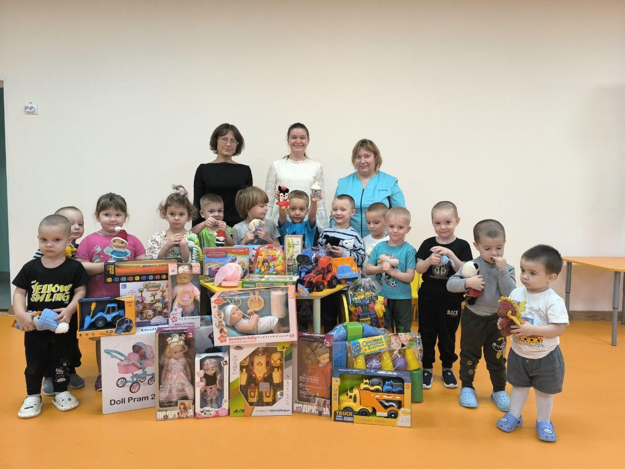 Северодонецкому ясли-саду №25 доставили игрушки от МФЦ Пермского края