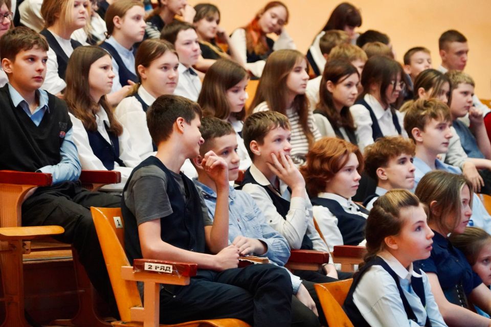 Лекция о минно-взрывной опасности для школьников Луганска Лекция о минно-взрывной опасности для школьников Луганска