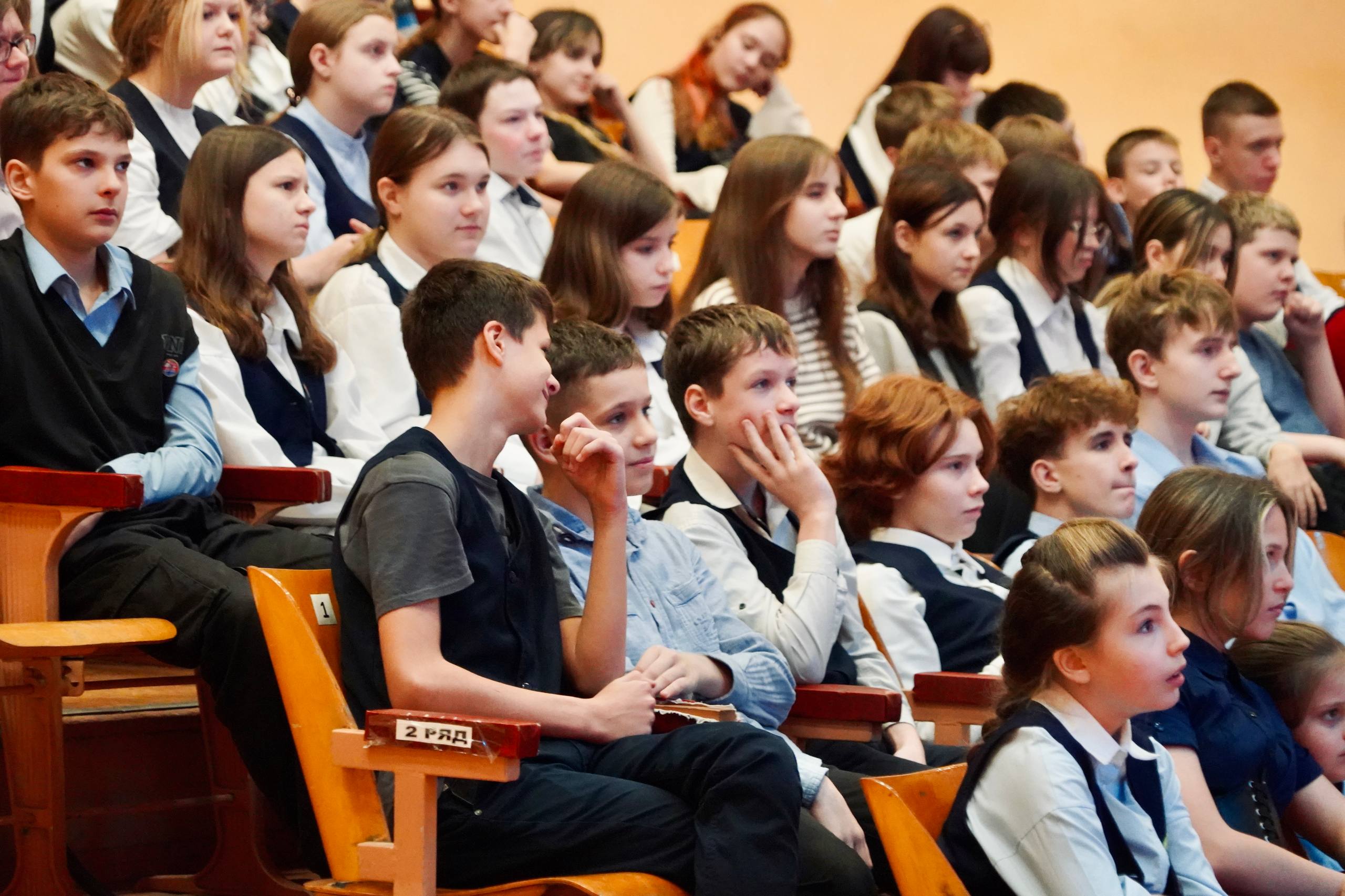 Лекция о минно-взрывной опасности для школьников Луганска Лекция о минно-взрывной опасности для школьников Луганска